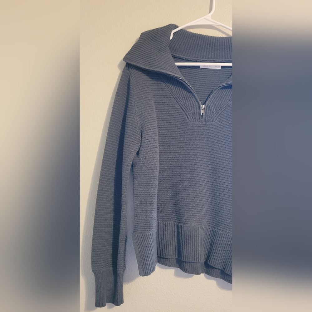 Women's Ribbed Sweater - Picture 10 of 10
